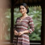 Update Fashion: 7 Model Atasan Lurik Kekinian Dan Stylish