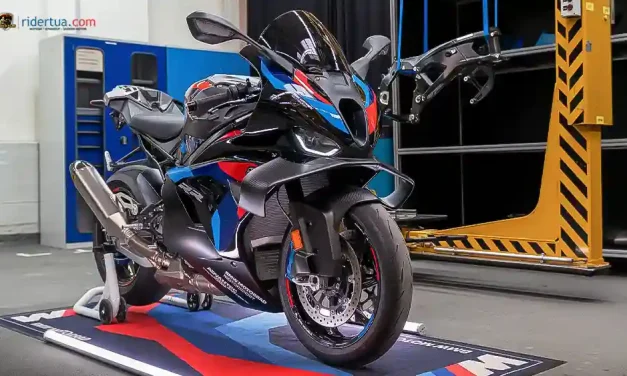 Superbike Premium BMW S 1000 RR Memiliki Tenaga Mesin 999cc