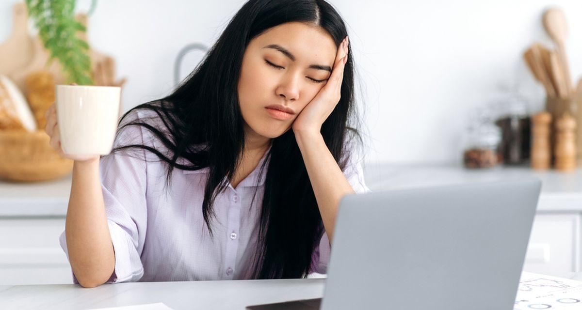 Tips Mengurangi Rasa Ngantuk Saat Bekerja Di Depan Laptop
