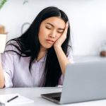 Tips Mengurangi Rasa Ngantuk Saat Bekerja Di Depan Laptop